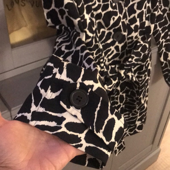 Black & White Trench - Picture 3 of 4